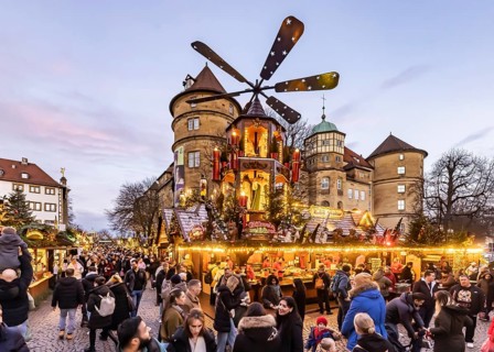 Evening atmosphere at Stuttgart's Christmas market in the Schillerplatz area. With around 3.5