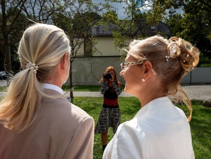 Elderly couple's wedding with photographer