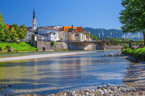 Isar bank with Isar bridge, parish church tower and Marienstift or Krugledererhaus, Bad Tölz.