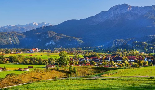 View of the village and monastery of Schlehdorf with Herzogstand 1731m, GroÃŸweil, Loisachtal, Das