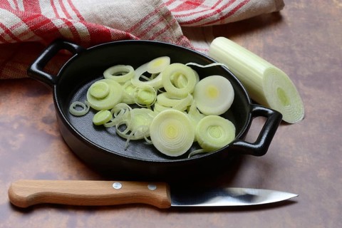 Leeks, leek rings in pan with knife, leek