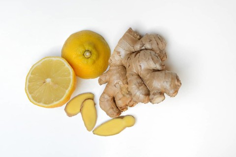 Ginger and sliced lemon, Zingiber officinale