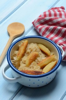 Fried puff noodles with sauerkraut in pots