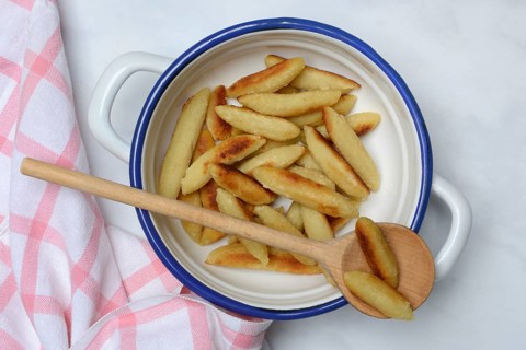 Fried puff noodles in bowl