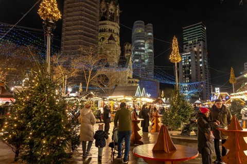 Christmas market on Breitscheidplatz, at the Memorial Church, Christmas decoration, light