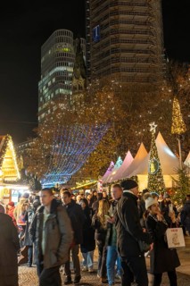 Christmas market on Breitscheidplatz, at the Memorial Church, Christmas decoration, light