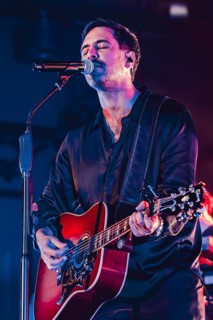 Max Giesinger live on People Tour 2025 in Berlin's Huxley's New World on 26.11.2025