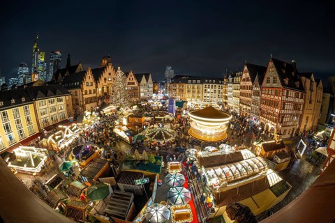 With the lighting on the Mrs. Holle Christmas tree, a 30-meter high Nordmann fir tree, the