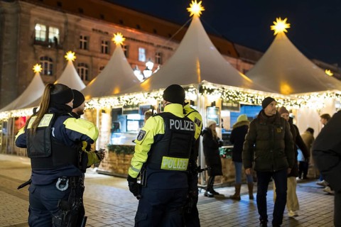 Several policemen guard the Christmas market WeihnachtsZauber Gendarmenmarkt on the Gendarmenmarkt,