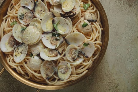 Spaghetti with vongole clams, in cream sauce, carbonara, in a brass pan, homemade, top view, no