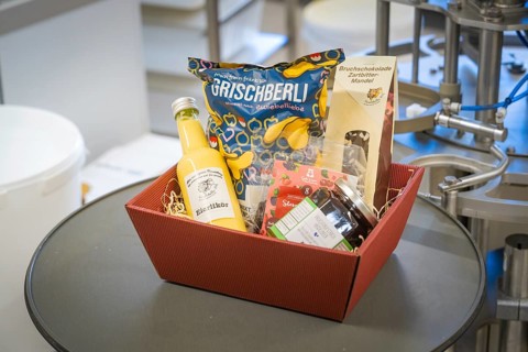 A gift basket with various delicacies such as eggnog and snacks, Christmas baking, Haselstaller