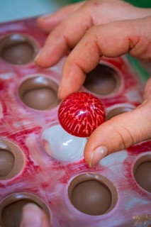 Red and white decorated ball is taken from a mold, Christmas baking, Haselstaller Hof, Wildberg,