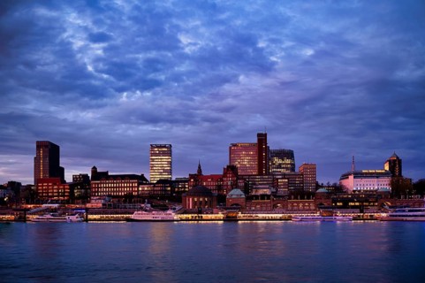 Excursion boats, Hotel Hafen Hamburg, LandungsbrÃ¼cken, Free and Hanseatic City of Hamburg, evening