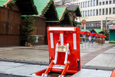 Ludwigshafen Christmas market: The market is fenced all around and secured with anti-terrorist