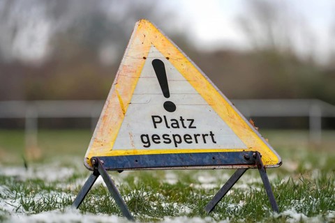 Sign with the inscription SPACE BLOCKED on a sports field (symbolic image, digitally reworked)