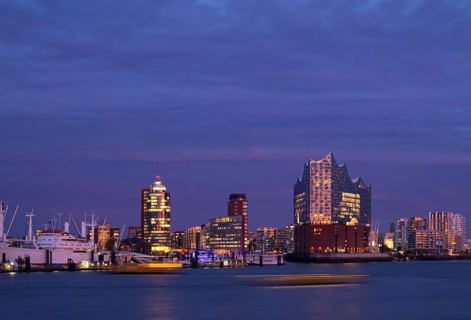 Shipping traffic on Norderelbe in front of Elbe Philharmonic Hall, Elphie, museum ship Cap San