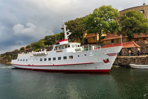Ertholm ferry, Danish passenger ship, ChristiansÃ¸, Christiansö, Ertholmene, Pea Islands, Bornholm,