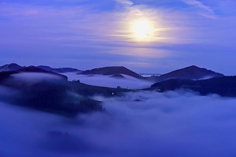 View from the Gisliflue of the Jurassic foothills covered in fog from the left, Wasserfluh,