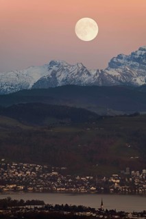 View from Horben of Lake Zug with the town of Cham and Zug, behind it the snow-capped mountains