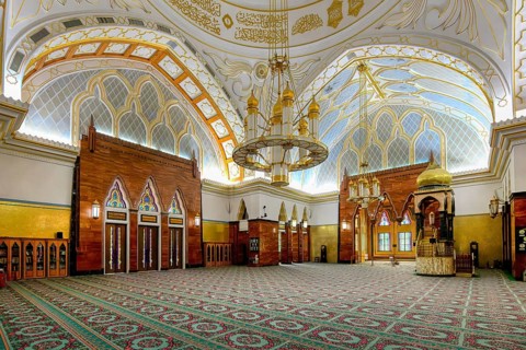 Masjid Omar Ali Saifuddien Mosque, Prayer Hall with decorated ceiling and cupola, Bandar Seri