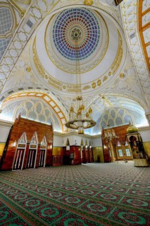Masjid Omar Ali Saifuddien Mosque, Prayer Hall with decorated ceiling and cupola, Bandar Seri
