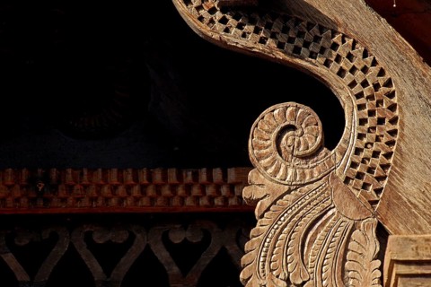 Detail of a traditionally decorated wooden roof, Heritage Hotel Privacy, Vembanad Lake, Kerala,