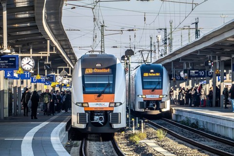 Dortmund Central Station, regional express trains, RRX, Rhein-Ruhr Express on the platform, RE4,