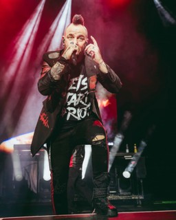 Singer Adam Gontier from Three Days Grace live on tour 25 at Berlin's Tempodrom on 19.11.2025