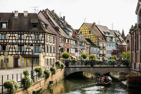Half-timbered houses on the river, La Petite Venise, Krutenau district, Old Town, Colmar, Alsace,