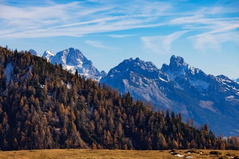 Trattberg Alm with view of the Dachstein massif with BischofsmÃ¼tze, Osterhorn Group,