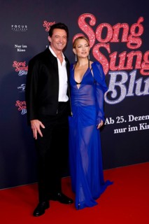 Hugh Jackman and Kate Hudson at the Red Carpet Photocall by SONG SUNG BLUE at Zoo Palast Berlin on