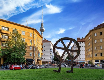 The Robber Wheel, metal sculpture and logo of VolksbÃ¼hen Berlin, made in 1994 by Swiss sculptor