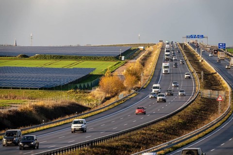 86.5 MW peak open-air photovoltaic systems, from RWE, with over 141, 000 solar modules, on a side