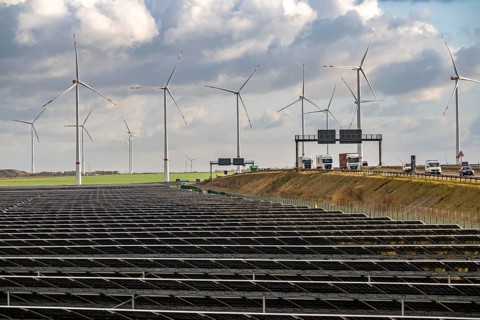 86.5 MW peak open-air photovoltaic systems, from RWE, with over 141, 000 solar modules, on a side