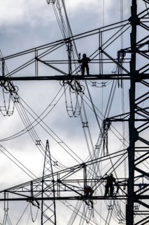 Work on a 380 kV high-voltage overhead line, new construction, along the A57 motorway, near