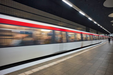 SteinstraÃŸe underground station, underground train, movement effect, passenger, platform, stop,
