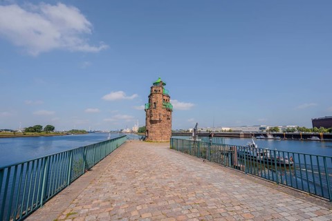 Lighthouse at Weser grain port, Molenturm Ãœberseehafen-SÃ¼d auch mole beacon, Ãœberseestadt,
