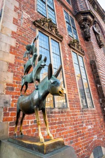 Town Musicians of Bremen, bronze sculpture, artist Gerhard Marcks, Bremen, Germany