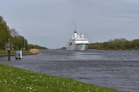 MS Deutschland sails in the Kiel Canal, NOK, Kiel Canal, Kiel Canal, Schleswig-Holstein, Germany