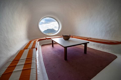 Sitting area with a view of the VolcÃ¡n de la Corona volcano, interior at the Mirador del RÃ­o