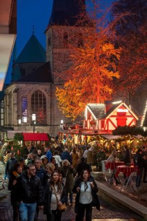 Christmas market in Essen, gastronomy, fire forest, at Essen Cathedral, Kettwiger StraÃŸe shopping