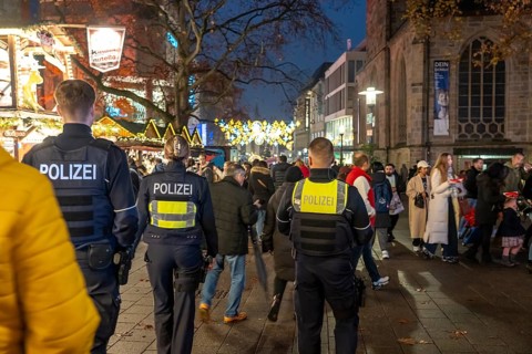Police patrol at the Christmas market in Essen, Kettwiger StraÃŸe shopping street, pedestrian zone,