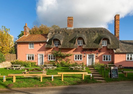 Traditional thatched country pub, the Sorrel Horse, Shottisham, Suffolk, England, UK