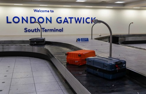 Baggage return carousel conveyor belt, South Terminal, London Gatwick airport, London, England, UK