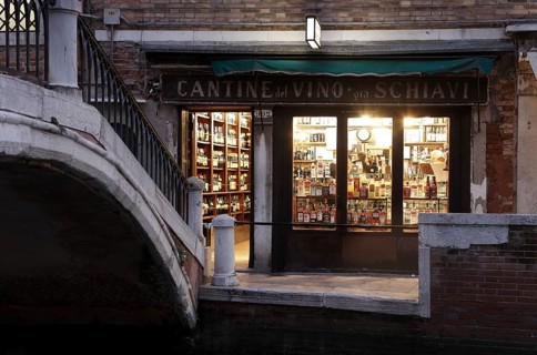 BÃ caria Al Bottegon, small pub where you drink wine or spritz and eat the cicchetti Veneziani,