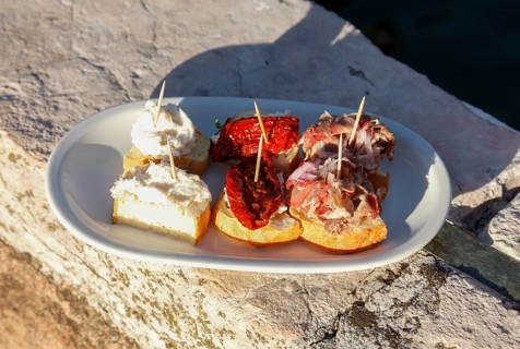 BÃ caria Al Timon, small pub where you drink wine or spritz and eat the Cicchetti Veneziani, Tapas