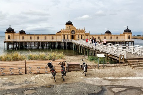 Kallbadhuset Varberg, cold bath house and sauna on the beach, Moorish style, visitors on wooden