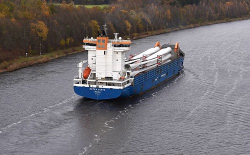 Cargo ship ROTRA VENTE sails with rotor blades for wind turbines in the Kiel Canal, NOK, Kiel