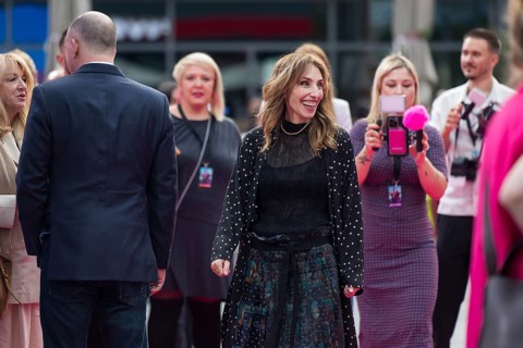 Erica Huggins (producer) in front of the film premiere of Die Nackte Kanone at the UCI Luxe East