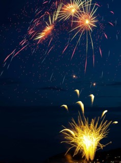 A brilliantly radiant, atmospheric firework display for the Heligoland island festival in red and